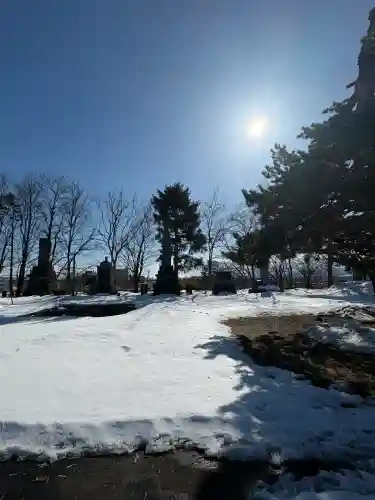滝川神社の{uncategorized: "未分類", other: "その他", undefined: "問題あり", building: "その他建物", grave: "お墓", sacred_gate: "鳥居", guardian: "狛犬", statue: "像", buddha: "仏像", history: "歴史", nature: "自然", garden: "庭園", animal: "動物", pagoda: "塔", temizu: "手水舎", mountain_gate: "山門・神門", sanctuary: "本殿・本堂", subordinate: "末社・摂社", art: "芸術", scenery: "景色", jizo: "地蔵", ema: "絵馬", goshuin: "御朱印", omikuji: "おみくじ", items: "授与品その他", amulet: "お守り", goshuincho: "御朱印帳", eats: "食事", festival: "お祭り", votive_dance: "神楽", shichigosan: "七五三参", wedding: "結婚式", experience: "体験その他", initially: "初詣", around: "周辺", anti_infection: "感染症対策"}