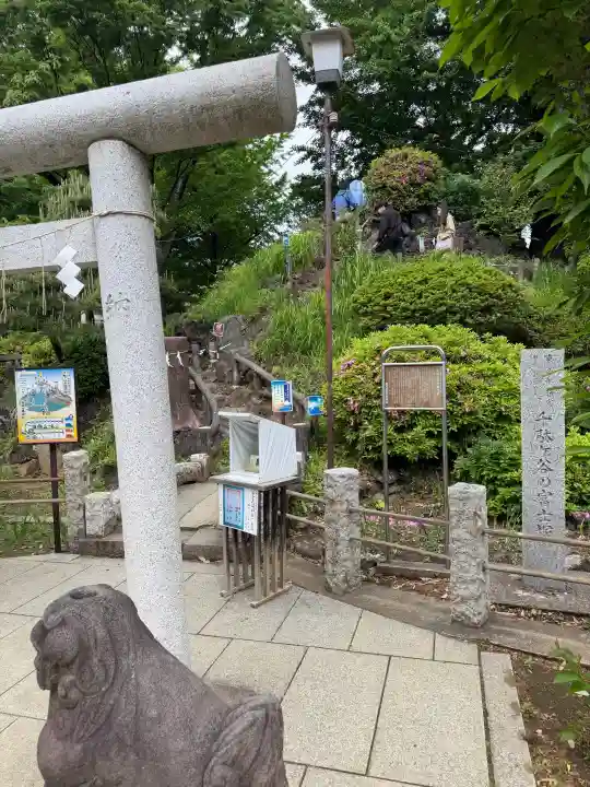 千駄ヶ谷冨士浅間神社の{uncategorized: "未分類", other: "その他", undefined: "問題あり", building: "その他建物", grave: "お墓", sacred_gate: "鳥居", guardian: "狛犬", statue: "像", buddha: "仏像", history: "歴史", nature: "自然", garden: "庭園", animal: "動物", pagoda: "塔", temizu: "手水舎", mountain_gate: "山門・神門", sanctuary: "本殿・本堂", subordinate: "末社・摂社", art: "芸術", scenery: "景色", jizo: "地蔵", ema: "絵馬", goshuin: "御朱印", omikuji: "おみくじ", items: "授与品その他", amulet: "お守り", goshuincho: "御朱印帳", eats: "食事", festival: "お祭り", votive_dance: "神楽", shichigosan: "七五三参", wedding: "結婚式", experience: "体験その他", initially: "初詣", around: "周辺", anti_infection: "感染症対策"}