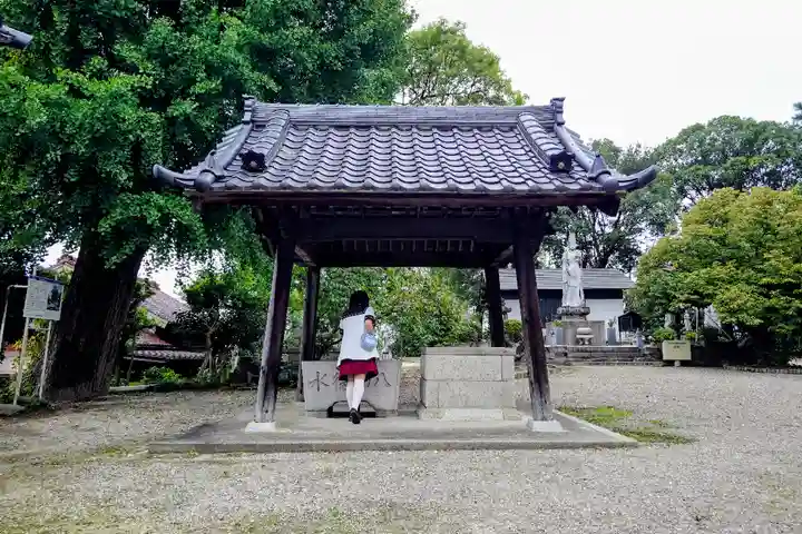 西蓮寺の手水舎