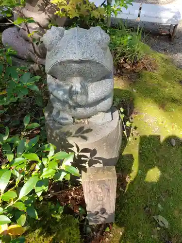 春日山神社の像