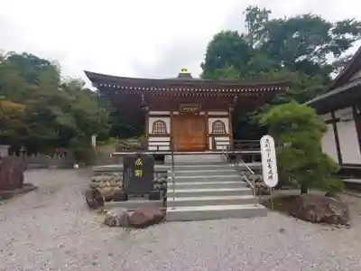 寺岡山元三大師の本殿・本堂