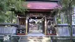 近津神社の山門