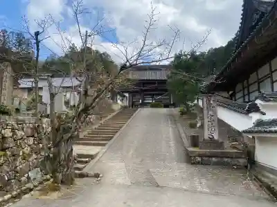 宗鏡寺の{uncategorized: "未分類", other: "その他", undefined: "問題あり", building: "その他建物", grave: "お墓", sacred_gate: "鳥居", guardian: "狛犬", statue: "像", buddha: "仏像", history: "歴史", nature: "自然", garden: "庭園", animal: "動物", pagoda: "塔", temizu: "手水舎", mountain_gate: "山門・神門", sanctuary: "本殿・本堂", subordinate: "末社・摂社", art: "芸術", scenery: "景色", jizo: "地蔵", ema: "絵馬", goshuin: "御朱印", omikuji: "おみくじ", items: "授与品その他", amulet: "お守り", goshuincho: "御朱印帳", eats: "食事", festival: "お祭り", votive_dance: "神楽", shichigosan: "七五三参", wedding: "結婚式", experience: "体験その他", initially: "初詣", around: "周辺", anti_infection: "感染症対策"}