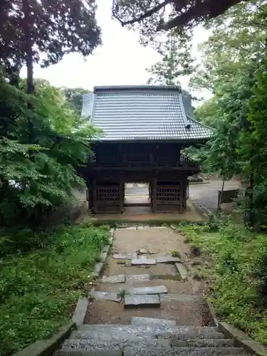 椎尾山薬王院の山門・神門