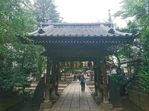 新井薬師（梅照院）の山門