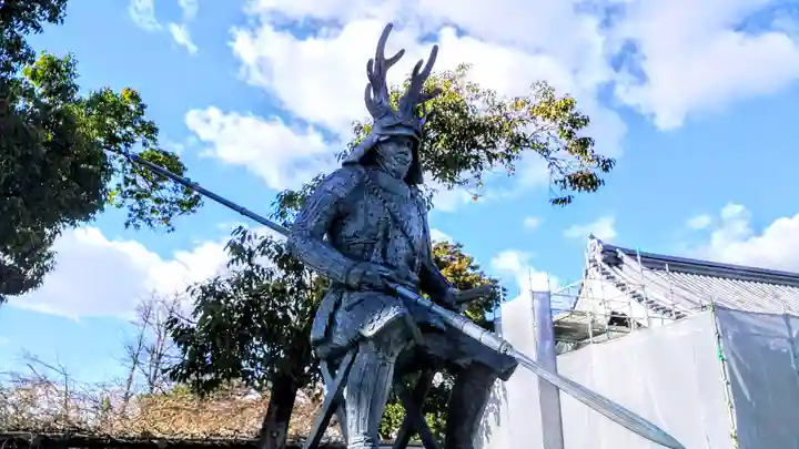 龍城神社の像