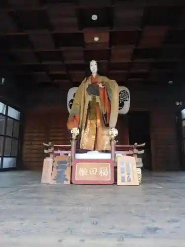 素盞雄神社の像