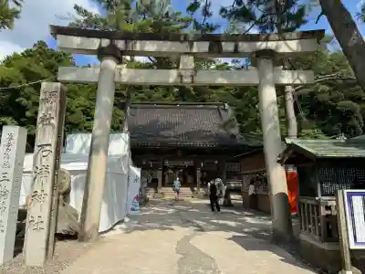 石浦神社の{uncategorized: "未分類", other: "その他", undefined: "問題あり", building: "その他建物", grave: "お墓", sacred_gate: "鳥居", guardian: "狛犬", statue: "像", buddha: "仏像", history: "歴史", nature: "自然", garden: "庭園", animal: "動物", pagoda: "塔", temizu: "手水舎", mountain_gate: "山門・神門", sanctuary: "本殿・本堂", subordinate: "末社・摂社", art: "芸術", scenery: "景色", jizo: "地蔵", ema: "絵馬", goshuin: "御朱印", omikuji: "おみくじ", items: "授与品その他", amulet: "お守り", goshuincho: "御朱印帳", eats: "食事", festival: "お祭り", votive_dance: "神楽", shichigosan: "七五三参", wedding: "結婚式", experience: "体験その他", initially: "初詣", around: "周辺", anti_infection: "感染症対策"}