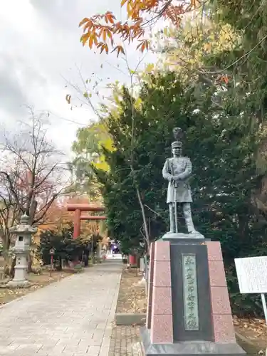 永山神社の像