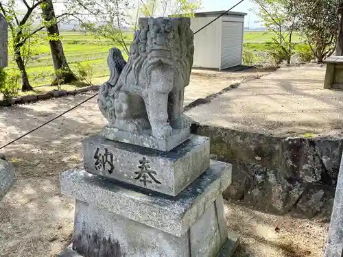 綾之神社の狛犬