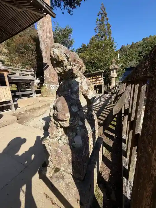 須我神社の{uncategorized: "未分類", other: "その他", undefined: "問題あり", building: "その他建物", grave: "お墓", sacred_gate: "鳥居", guardian: "狛犬", statue: "像", buddha: "仏像", history: "歴史", nature: "自然", garden: "庭園", animal: "動物", pagoda: "塔", temizu: "手水舎", mountain_gate: "山門・神門", sanctuary: "本殿・本堂", subordinate: "末社・摂社", art: "芸術", scenery: "景色", jizo: "地蔵", ema: "絵馬", goshuin: "御朱印", omikuji: "おみくじ", items: "授与品その他", amulet: "お守り", goshuincho: "御朱印帳", eats: "食事", festival: "お祭り", votive_dance: "神楽", shichigosan: "七五三参", wedding: "結婚式", experience: "体験その他", initially: "初詣", around: "周辺", anti_infection: "感染症対策"}