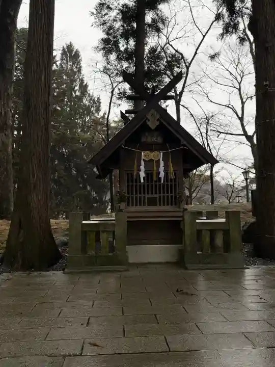 秋宮恵比寿社の{uncategorized: "未分類", other: "その他", undefined: "問題あり", building: "その他建物", grave: "お墓", sacred_gate: "鳥居", guardian: "狛犬", statue: "像", buddha: "仏像", history: "歴史", nature: "自然", garden: "庭園", animal: "動物", pagoda: "塔", temizu: "手水舎", mountain_gate: "山門・神門", sanctuary: "本殿・本堂", subordinate: "末社・摂社", art: "芸術", scenery: "景色", jizo: "地蔵", ema: "絵馬", goshuin: "御朱印", omikuji: "おみくじ", items: "授与品その他", amulet: "お守り", goshuincho: "御朱印帳", eats: "食事", festival: "お祭り", votive_dance: "神楽", shichigosan: "七五三参", wedding: "結婚式", experience: "体験その他", initially: "初詣", around: "周辺", anti_infection: "感染症対策"}