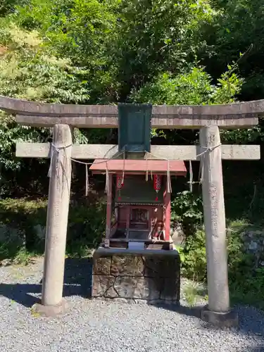 出世稲荷神社の鳥居