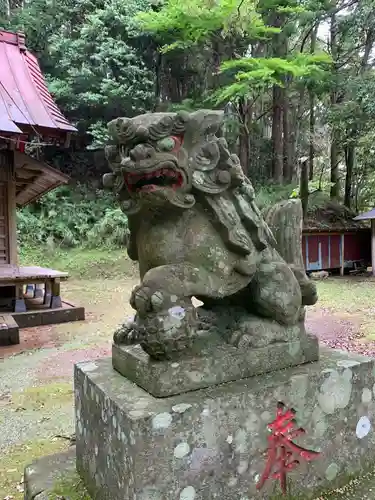 神明神社の狛犬