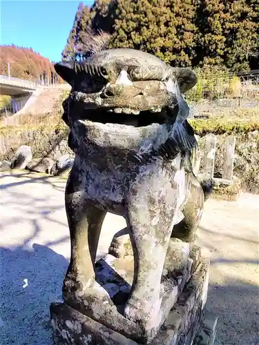 乳母神社の狛犬