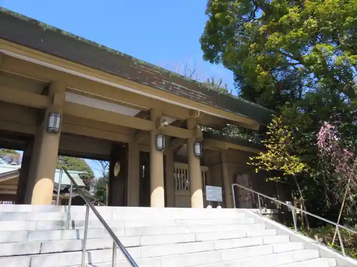 東郷神社の山門・神門