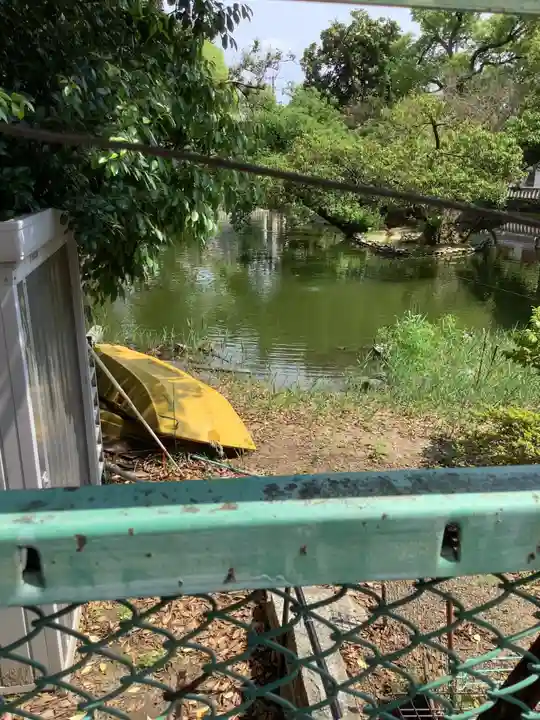 川原神社の庭園