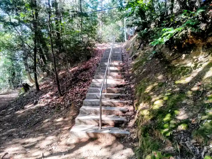 檜山神社(建部大社境外末社)の{uncategorized: "未分類", other: "その他", undefined: "問題あり", building: "その他建物", grave: "お墓", sacred_gate: "鳥居", guardian: "狛犬", statue: "像", buddha: "仏像", history: "歴史", nature: "自然", garden: "庭園", animal: "動物", pagoda: "塔", temizu: "手水舎", mountain_gate: "山門・神門", sanctuary: "本殿・本堂", subordinate: "末社・摂社", art: "芸術", scenery: "景色", jizo: "地蔵", ema: "絵馬", goshuin: "御朱印", omikuji: "おみくじ", items: "授与品その他", amulet: "お守り", goshuincho: "御朱印帳", eats: "食事", festival: "お祭り", votive_dance: "神楽", shichigosan: "七五三参", wedding: "結婚式", experience: "体験その他", initially: "初詣", around: "周辺", anti_infection: "感染症対策"}