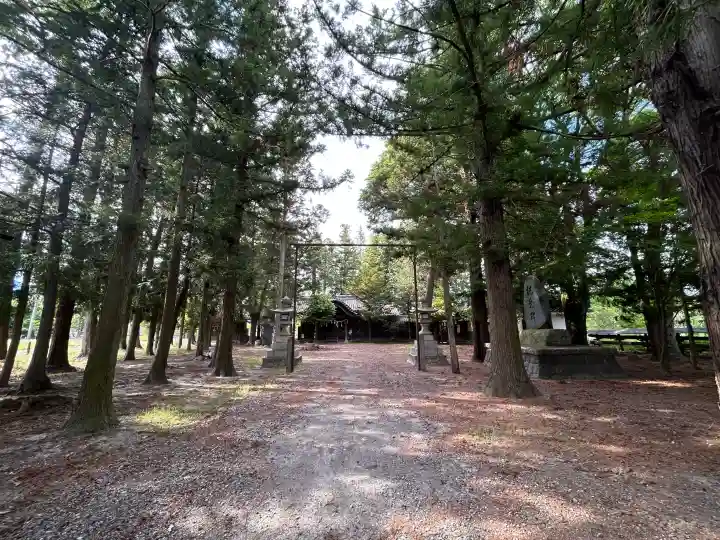 氷室五社神社の{uncategorized: "未分類", other: "その他", undefined: "問題あり", building: "その他建物", grave: "お墓", sacred_gate: "鳥居", guardian: "狛犬", statue: "像", buddha: "仏像", history: "歴史", nature: "自然", garden: "庭園", animal: "動物", pagoda: "塔", temizu: "手水舎", mountain_gate: "山門・神門", sanctuary: "本殿・本堂", subordinate: "末社・摂社", art: "芸術", scenery: "景色", jizo: "地蔵", ema: "絵馬", goshuin: "御朱印", omikuji: "おみくじ", items: "授与品その他", amulet: "お守り", goshuincho: "御朱印帳", eats: "食事", festival: "お祭り", votive_dance: "神楽", shichigosan: "七五三参", wedding: "結婚式", experience: "体験その他", initially: "初詣", around: "周辺", anti_infection: "感染症対策"}