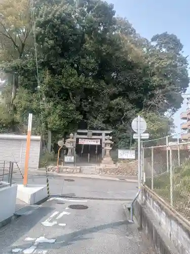 熊野神社の{uncategorized: "未分類", other: "その他", undefined: "問題あり", building: "その他建物", grave: "お墓", sacred_gate: "鳥居", guardian: "狛犬", statue: "像", buddha: "仏像", history: "歴史", nature: "自然", garden: "庭園", animal: "動物", pagoda: "塔", temizu: "手水舎", mountain_gate: "山門・神門", sanctuary: "本殿・本堂", subordinate: "末社・摂社", art: "芸術", scenery: "景色", jizo: "地蔵", ema: "絵馬", goshuin: "御朱印", omikuji: "おみくじ", items: "授与品その他", amulet: "お守り", goshuincho: "御朱印帳", eats: "食事", festival: "お祭り", votive_dance: "神楽", shichigosan: "七五三参", wedding: "結婚式", experience: "体験その他", initially: "初詣", around: "周辺", anti_infection: "感染症対策"}