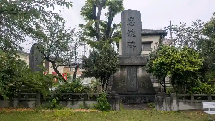 於菊稲荷神社の{uncategorized: "未分類", other: "その他", undefined: "問題あり", building: "その他建物", grave: "お墓", sacred_gate: "鳥居", guardian: "狛犬", statue: "像", buddha: "仏像", history: "歴史", nature: "自然", garden: "庭園", animal: "動物", pagoda: "塔", temizu: "手水舎", mountain_gate: "山門・神門", sanctuary: "本殿・本堂", subordinate: "末社・摂社", art: "芸術", scenery: "景色", jizo: "地蔵", ema: "絵馬", goshuin: "御朱印", omikuji: "おみくじ", items: "授与品その他", amulet: "お守り", goshuincho: "御朱印帳", eats: "食事", festival: "お祭り", votive_dance: "神楽", shichigosan: "七五三参", wedding: "結婚式", experience: "体験その他", initially: "初詣", around: "周辺", anti_infection: "感染症対策"}