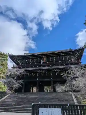 知恩院の{uncategorized: "未分類", other: "その他", undefined: "問題あり", building: "その他建物", grave: "お墓", sacred_gate: "鳥居", guardian: "狛犬", statue: "像", buddha: "仏像", history: "歴史", nature: "自然", garden: "庭園", animal: "動物", pagoda: "塔", temizu: "手水舎", mountain_gate: "山門・神門", sanctuary: "本殿・本堂", subordinate: "末社・摂社", art: "芸術", scenery: "景色", jizo: "地蔵", ema: "絵馬", goshuin: "御朱印", omikuji: "おみくじ", items: "授与品その他", amulet: "お守り", goshuincho: "御朱印帳", eats: "食事", festival: "お祭り", votive_dance: "神楽", shichigosan: "七五三参", wedding: "結婚式", experience: "体験その他", initially: "初詣", around: "周辺", anti_infection: "感染症対策"}