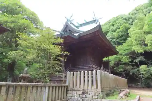 初﨑神社の本殿