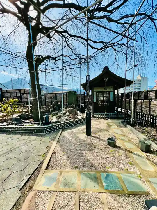 少林寺の{uncategorized: "未分類", other: "その他", undefined: "問題あり", building: "その他建物", grave: "お墓", sacred_gate: "鳥居", guardian: "狛犬", statue: "像", buddha: "仏像", history: "歴史", nature: "自然", garden: "庭園", animal: "動物", pagoda: "塔", temizu: "手水舎", mountain_gate: "山門・神門", sanctuary: "本殿・本堂", subordinate: "末社・摂社", art: "芸術", scenery: "景色", jizo: "地蔵", ema: "絵馬", goshuin: "御朱印", omikuji: "おみくじ", items: "授与品その他", amulet: "お守り", goshuincho: "御朱印帳", eats: "食事", festival: "お祭り", votive_dance: "神楽", shichigosan: "七五三参", wedding: "結婚式", experience: "体験その他", initially: "初詣", around: "周辺", anti_infection: "感染症対策"}