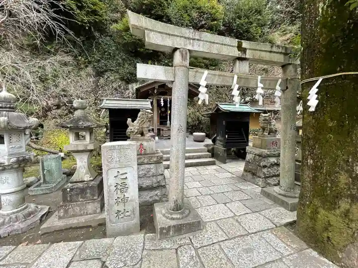 銭洗弁財天宇賀福神社の鳥居