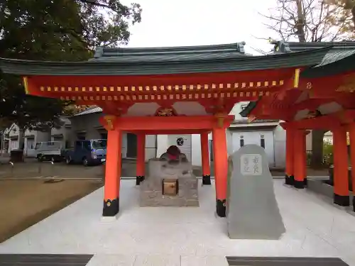 穴八幡宮の像