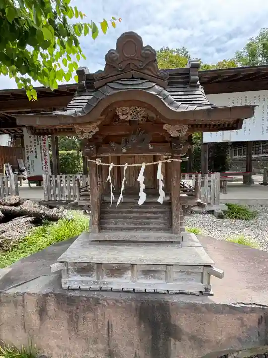 神明宮の{uncategorized: "未分類", other: "その他", undefined: "問題あり", building: "その他建物", grave: "お墓", sacred_gate: "鳥居", guardian: "狛犬", statue: "像", buddha: "仏像", history: "歴史", nature: "自然", garden: "庭園", animal: "動物", pagoda: "塔", temizu: "手水舎", mountain_gate: "山門・神門", sanctuary: "本殿・本堂", subordinate: "末社・摂社", art: "芸術", scenery: "景色", jizo: "地蔵", ema: "絵馬", goshuin: "御朱印", omikuji: "おみくじ", items: "授与品その他", amulet: "お守り", goshuincho: "御朱印帳", eats: "食事", festival: "お祭り", votive_dance: "神楽", shichigosan: "七五三参", wedding: "結婚式", experience: "体験その他", initially: "初詣", around: "周辺", anti_infection: "感染症対策"}