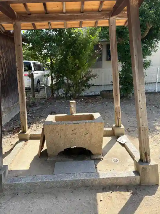 東野春日神社の手水舎