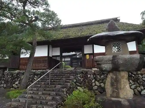 安楽寺の山門