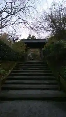 明月院の山門・神門