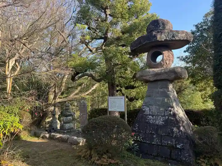 孝恩寺の{uncategorized: "未分類", other: "その他", undefined: "問題あり", building: "その他建物", grave: "お墓", sacred_gate: "鳥居", guardian: "狛犬", statue: "像", buddha: "仏像", history: "歴史", nature: "自然", garden: "庭園", animal: "動物", pagoda: "塔", temizu: "手水舎", mountain_gate: "山門・神門", sanctuary: "本殿・本堂", subordinate: "末社・摂社", art: "芸術", scenery: "景色", jizo: "地蔵", ema: "絵馬", goshuin: "御朱印", omikuji: "おみくじ", items: "授与品その他", amulet: "お守り", goshuincho: "御朱印帳", eats: "食事", festival: "お祭り", votive_dance: "神楽", shichigosan: "七五三参", wedding: "結婚式", experience: "体験その他", initially: "初詣", around: "周辺", anti_infection: "感染症対策"}