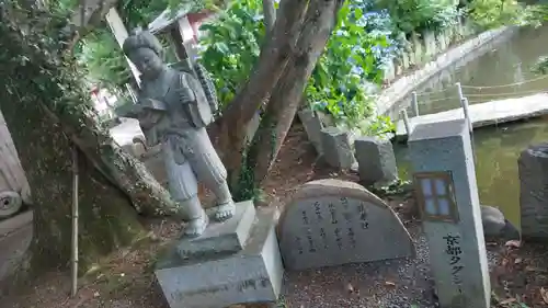 稗田野神社(薭田野神社)の像