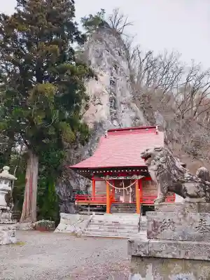 厳竜神社の{uncategorized: "未分類", other: "その他", undefined: "問題あり", building: "その他建物", grave: "お墓", sacred_gate: "鳥居", guardian: "狛犬", statue: "像", buddha: "仏像", history: "歴史", nature: "自然", garden: "庭園", animal: "動物", pagoda: "塔", temizu: "手水舎", mountain_gate: "山門・神門", sanctuary: "本殿・本堂", subordinate: "末社・摂社", art: "芸術", scenery: "景色", jizo: "地蔵", ema: "絵馬", goshuin: "御朱印", omikuji: "おみくじ", items: "授与品その他", amulet: "お守り", goshuincho: "御朱印帳", eats: "食事", festival: "お祭り", votive_dance: "神楽", shichigosan: "七五三参", wedding: "結婚式", experience: "体験その他", initially: "初詣", around: "周辺", anti_infection: "感染症対策"}