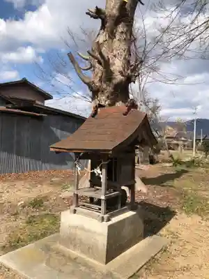 倭大国敷神社の末社・摂社