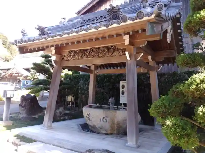 影向寺の手水舎