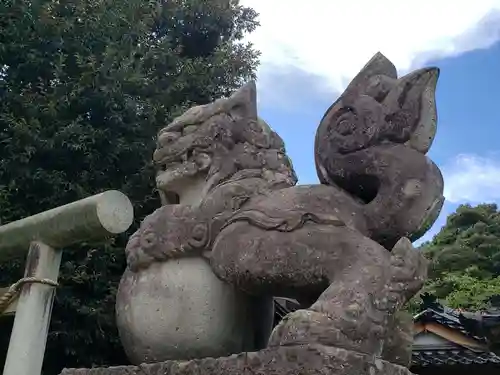 向本折白山神社の狛犬