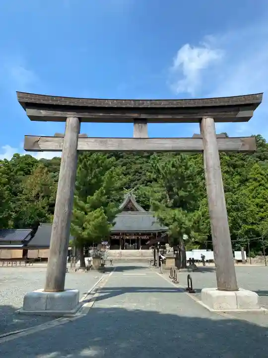 石見国一宮 物部神社の{uncategorized: "未分類", other: "その他", undefined: "問題あり", building: "その他建物", grave: "お墓", sacred_gate: "鳥居", guardian: "狛犬", statue: "像", buddha: "仏像", history: "歴史", nature: "自然", garden: "庭園", animal: "動物", pagoda: "塔", temizu: "手水舎", mountain_gate: "山門・神門", sanctuary: "本殿・本堂", subordinate: "末社・摂社", art: "芸術", scenery: "景色", jizo: "地蔵", ema: "絵馬", goshuin: "御朱印", omikuji: "おみくじ", items: "授与品その他", amulet: "お守り", goshuincho: "御朱印帳", eats: "食事", festival: "お祭り", votive_dance: "神楽", shichigosan: "七五三参", wedding: "結婚式", experience: "体験その他", initially: "初詣", around: "周辺", anti_infection: "感染症対策"}