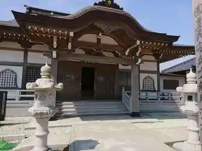 蓮花寺の本殿