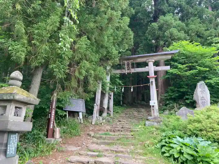 小菅神社奥社(長野県)
