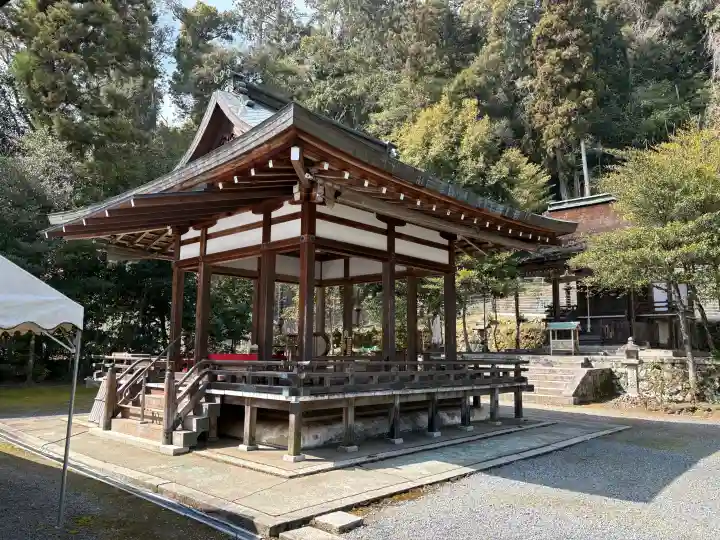 月読神社(松尾大社摂社)の{uncategorized: "未分類", other: "その他", undefined: "問題あり", building: "その他建物", grave: "お墓", sacred_gate: "鳥居", guardian: "狛犬", statue: "像", buddha: "仏像", history: "歴史", nature: "自然", garden: "庭園", animal: "動物", pagoda: "塔", temizu: "手水舎", mountain_gate: "山門・神門", sanctuary: "本殿・本堂", subordinate: "末社・摂社", art: "芸術", scenery: "景色", jizo: "地蔵", ema: "絵馬", goshuin: "御朱印", omikuji: "おみくじ", items: "授与品その他", amulet: "お守り", goshuincho: "御朱印帳", eats: "食事", festival: "お祭り", votive_dance: "神楽", shichigosan: "七五三参", wedding: "結婚式", experience: "体験その他", initially: "初詣", around: "周辺", anti_infection: "感染症対策"}