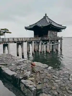 満月寺（浮御堂）の{uncategorized: "未分類", other: "その他", undefined: "問題あり", building: "その他建物", grave: "お墓", sacred_gate: "鳥居", guardian: "狛犬", statue: "像", buddha: "仏像", history: "歴史", nature: "自然", garden: "庭園", animal: "動物", pagoda: "塔", temizu: "手水舎", mountain_gate: "山門・神門", sanctuary: "本殿・本堂", subordinate: "末社・摂社", art: "芸術", scenery: "景色", jizo: "地蔵", ema: "絵馬", goshuin: "御朱印", omikuji: "おみくじ", items: "授与品その他", amulet: "お守り", goshuincho: "御朱印帳", eats: "食事", festival: "お祭り", votive_dance: "神楽", shichigosan: "七五三参", wedding: "結婚式", experience: "体験その他", initially: "初詣", around: "周辺", anti_infection: "感染症対策"}