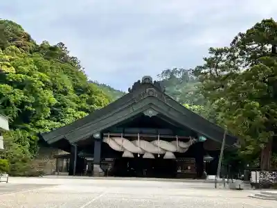 出雲大社の{uncategorized: "未分類", other: "その他", undefined: "問題あり", building: "その他建物", grave: "お墓", sacred_gate: "鳥居", guardian: "狛犬", statue: "像", buddha: "仏像", history: "歴史", nature: "自然", garden: "庭園", animal: "動物", pagoda: "塔", temizu: "手水舎", mountain_gate: "山門・神門", sanctuary: "本殿・本堂", subordinate: "末社・摂社", art: "芸術", scenery: "景色", jizo: "地蔵", ema: "絵馬", goshuin: "御朱印", omikuji: "おみくじ", items: "授与品その他", amulet: "お守り", goshuincho: "御朱印帳", eats: "食事", festival: "お祭り", votive_dance: "神楽", shichigosan: "七五三参", wedding: "結婚式", experience: "体験その他", initially: "初詣", around: "周辺", anti_infection: "感染症対策"}