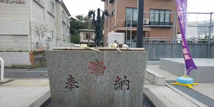 成田山横浜別院延命院の手水舎