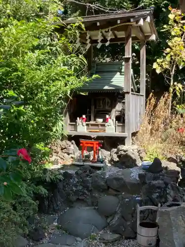 澤蔵司稲荷（慈眼院）の{uncategorized: "未分類", other: "その他", undefined: "問題あり", building: "その他建物", grave: "お墓", sacred_gate: "鳥居", guardian: "狛犬", statue: "像", buddha: "仏像", history: "歴史", nature: "自然", garden: "庭園", animal: "動物", pagoda: "塔", temizu: "手水舎", mountain_gate: "山門・神門", sanctuary: "本殿・本堂", subordinate: "末社・摂社", art: "芸術", scenery: "景色", jizo: "地蔵", ema: "絵馬", goshuin: "御朱印", omikuji: "おみくじ", items: "授与品その他", amulet: "お守り", goshuincho: "御朱印帳", eats: "食事", festival: "お祭り", votive_dance: "神楽", shichigosan: "七五三参", wedding: "結婚式", experience: "体験その他", initially: "初詣", around: "周辺", anti_infection: "感染症対策"}