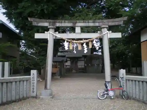 三ツ石神社の鳥居