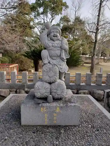 大神神社の像